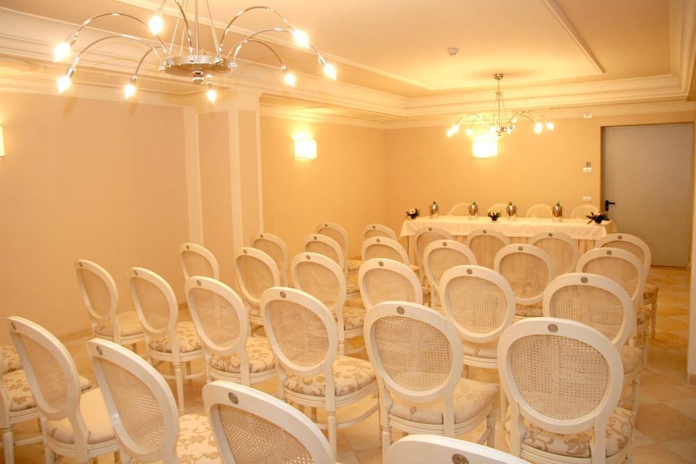 Palace Hotel Весте Екстериор снимка