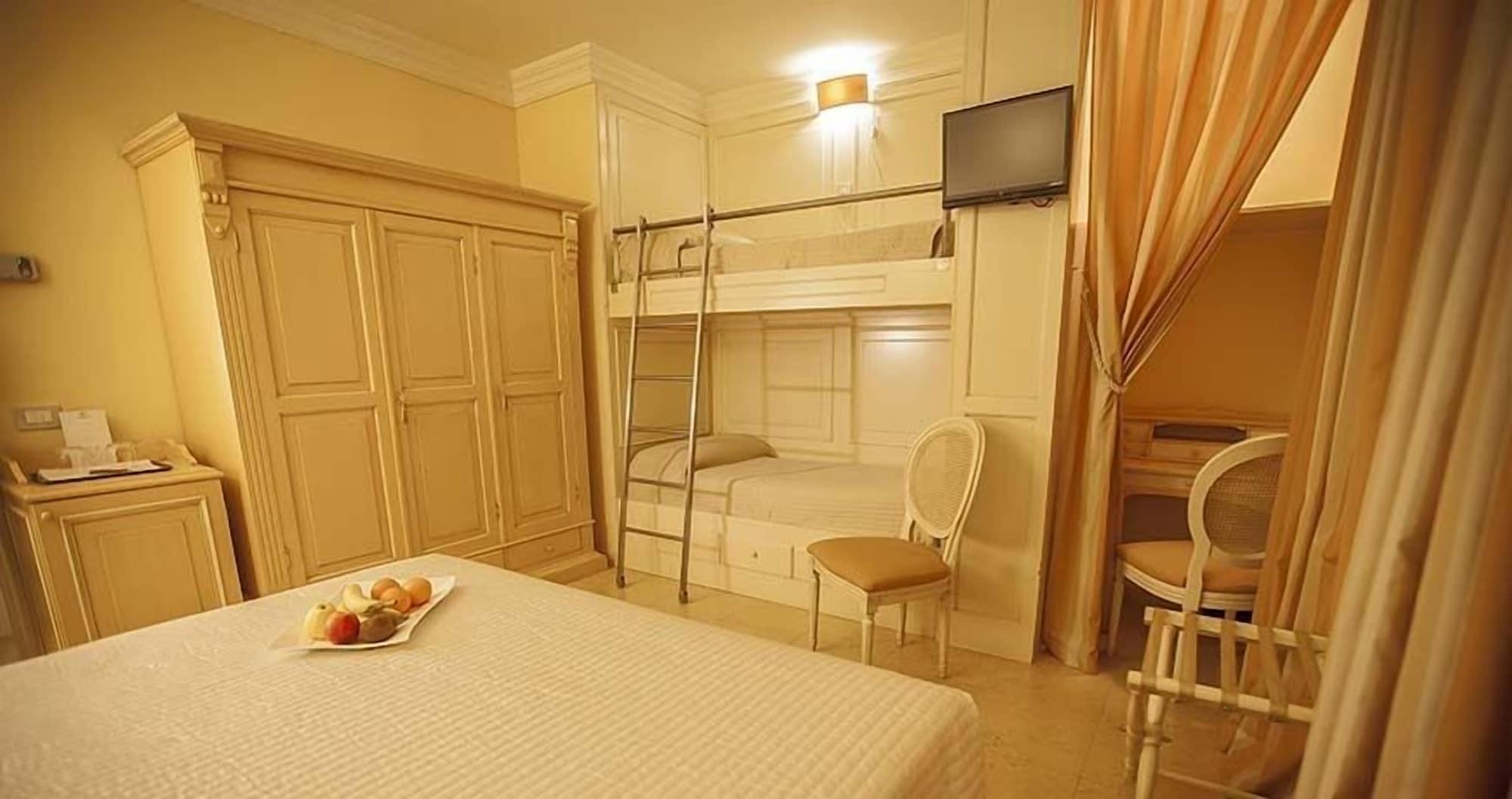 Palace Hotel Весте Екстериор снимка