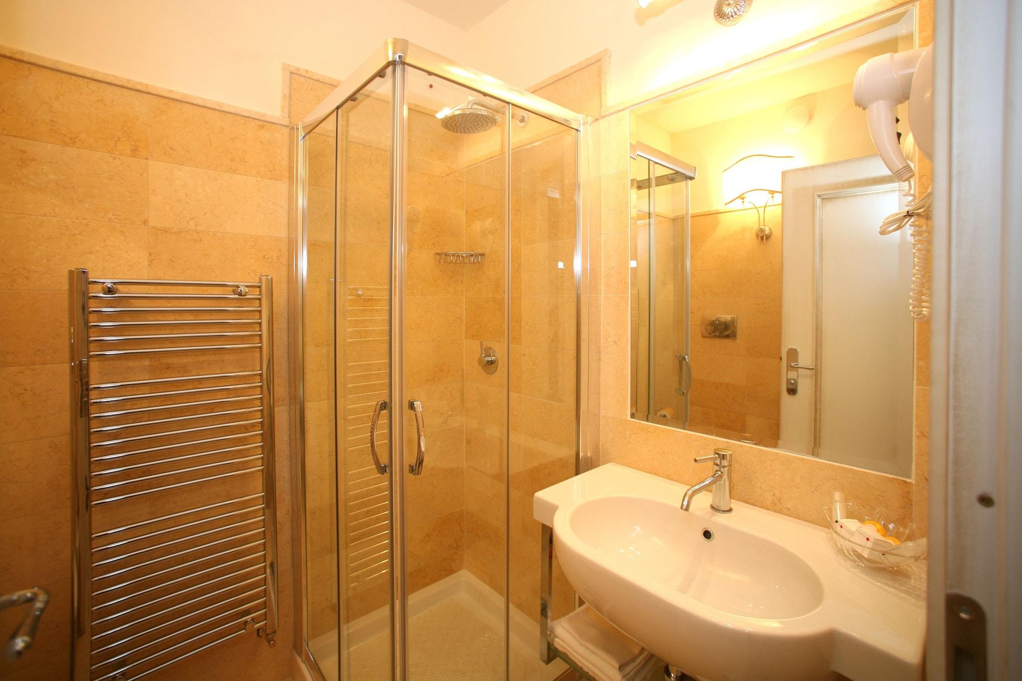 Palace Hotel Весте Екстериор снимка