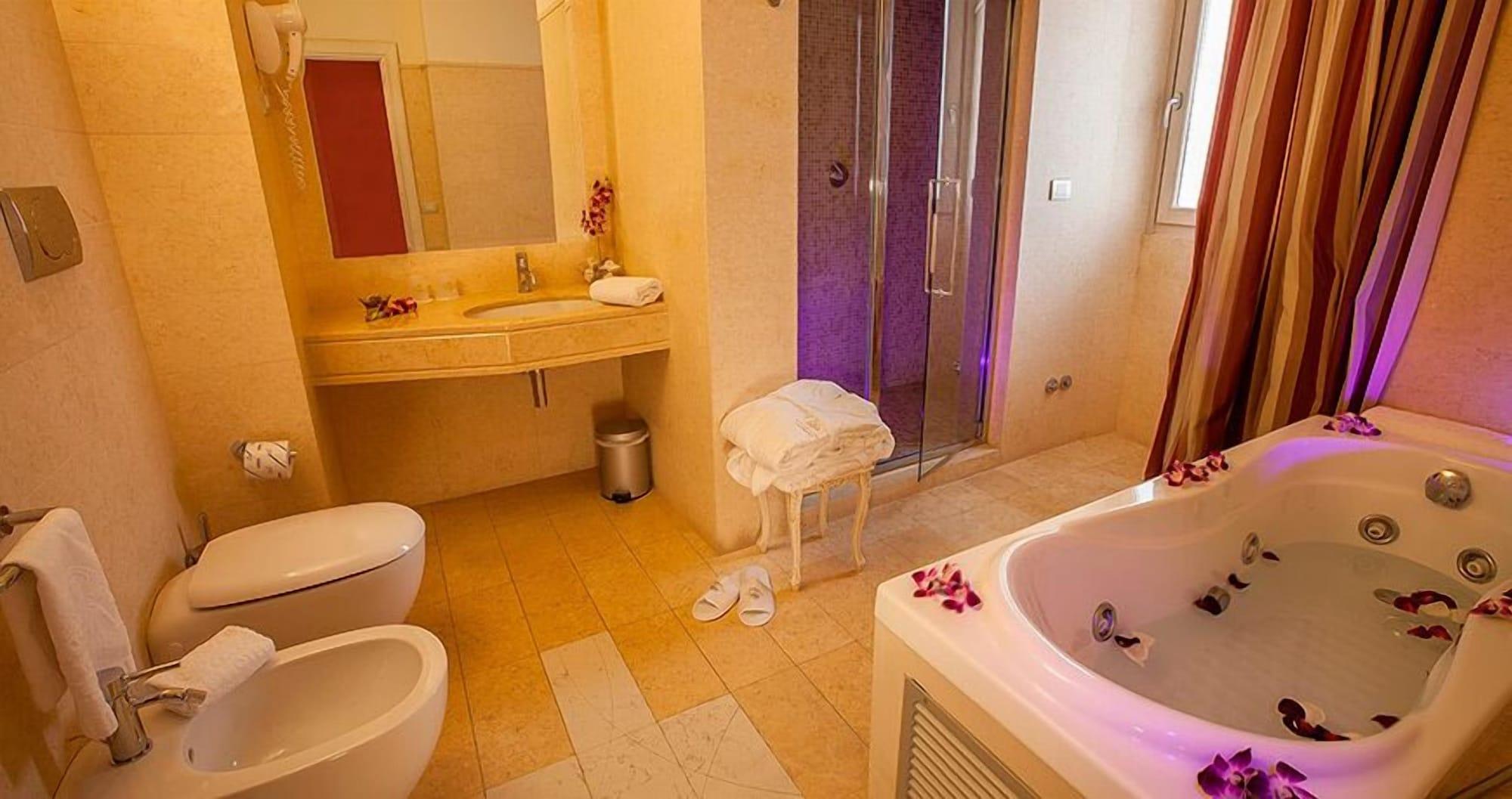 Palace Hotel Весте Екстериор снимка