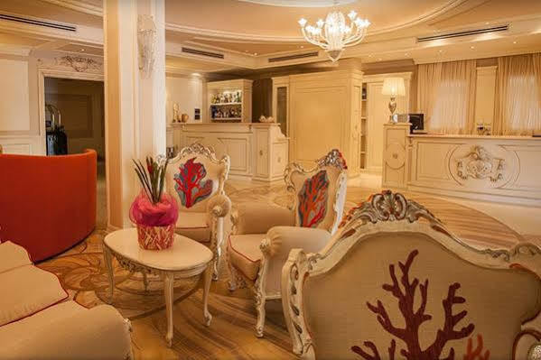 Palace Hotel Весте Екстериор снимка